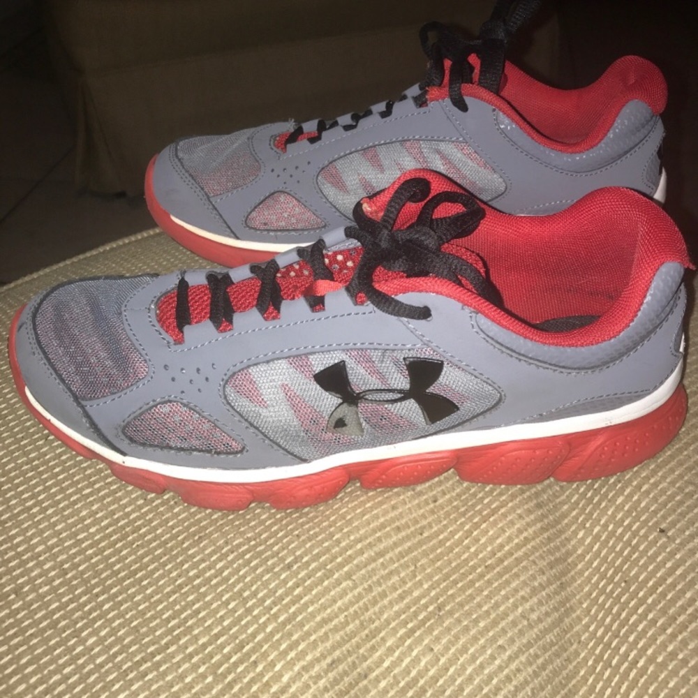 Under Armor Asserts Size 6.5 - image 1